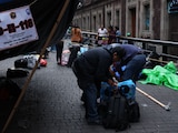 Integrantes de la CNTE retiran sus campamentos de las calles del Centro Histórico de la CDMX.