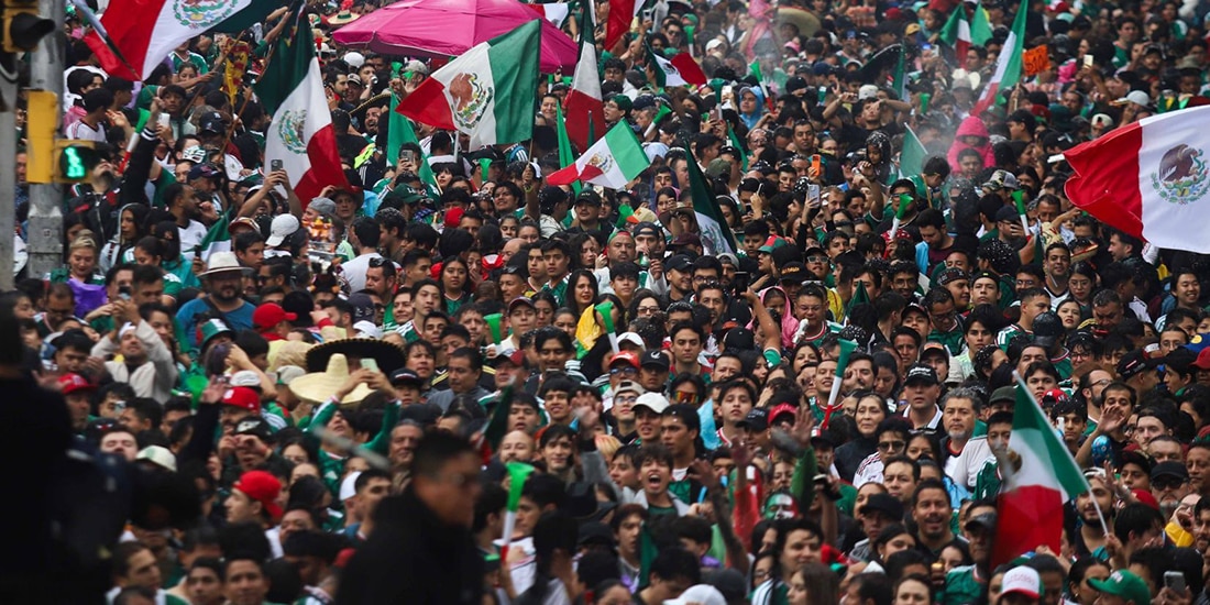Cientos de aficionados acudieron al Ángel de la Independencia el 11 de junio a festejar el triunfo de la Selección ante Sudáfrica