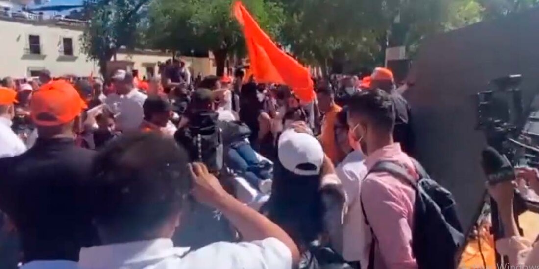 Tras la caída de la pantalla, dos mujeres resultaron lesionadas y fueron trasladadas al hospital