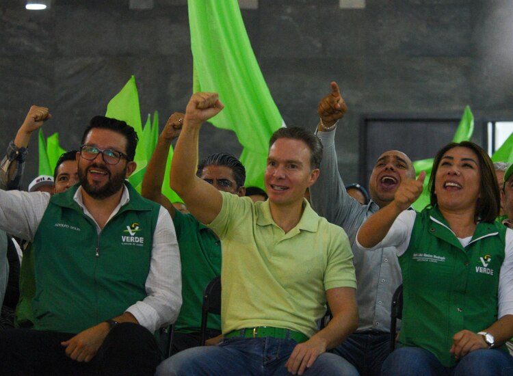 Velasco ofrece fortalecer programas sociales.