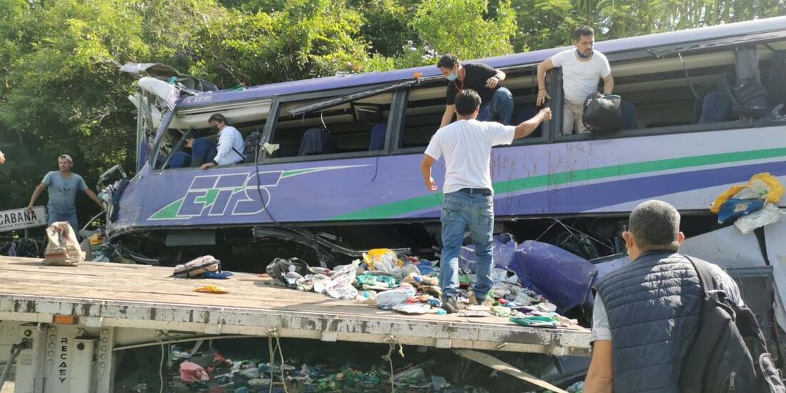 El accidente ocurrió en la autopista Nautla-Cardel, informó la Secretaría de Protección Civil de Veracruz.