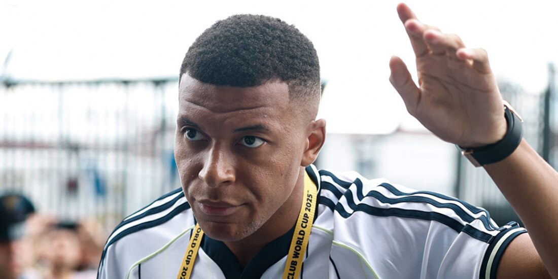 El partido entre el PSG y el Real Madrid se retrasó diez minutos.