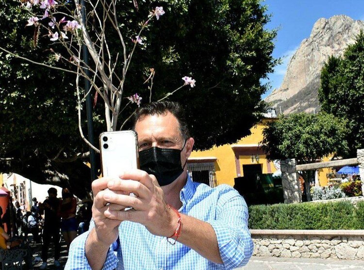 El abanderado del PAN, Mauricio Kuri tuvo un descanso dominical en Peña de Bernal.