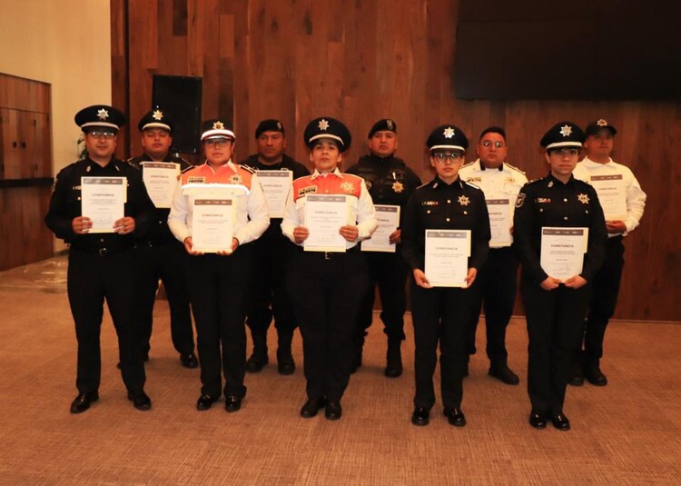 Romina Contreras – entrega estímulos a policías de Huixquilucan