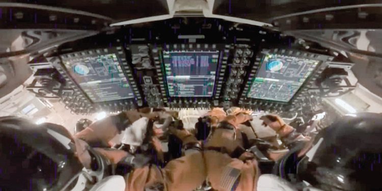 ASTRONAUTAS se alistan para entrar a la nave Orión y volver a la Tierra.