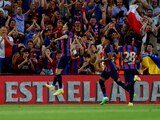Robert Lewandowski celebra su gol en el Barcelona vs Pumas, por el Trofeo Joan Gamper.