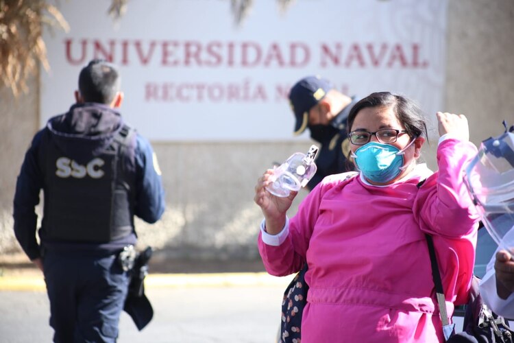 Los manifestates exigen la vacuna contra el COVID-19.