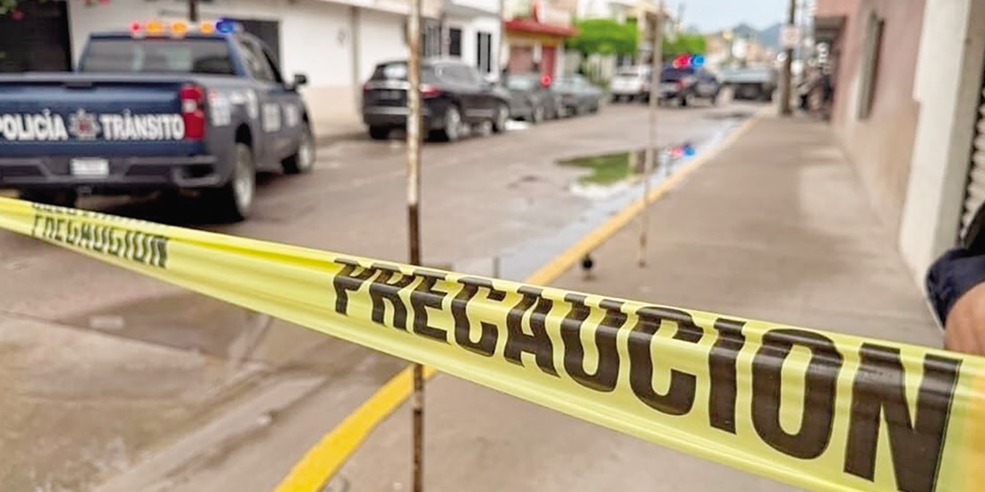 ESCENA del crimen de Sara “N”, quien ayer fue asesinada, al recibir varios disparos.