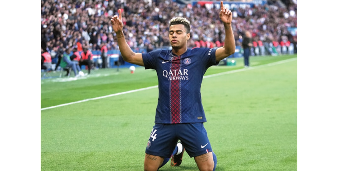 DESIRÉ DOUÉ celebra su anotación, ayer, para el triunfo de los parisinos