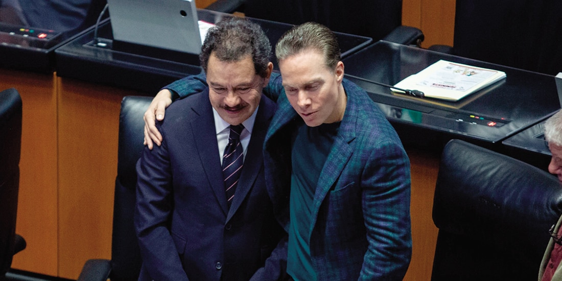 Los senadores Ignacio Mier (izq.) y Manuel Velasco, el pasado 25 de febrero.