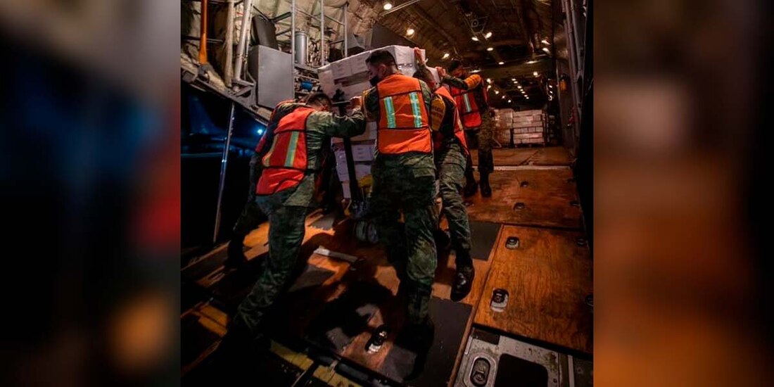 Elementos del Ejército recibiendo vacunas contra COVID-19