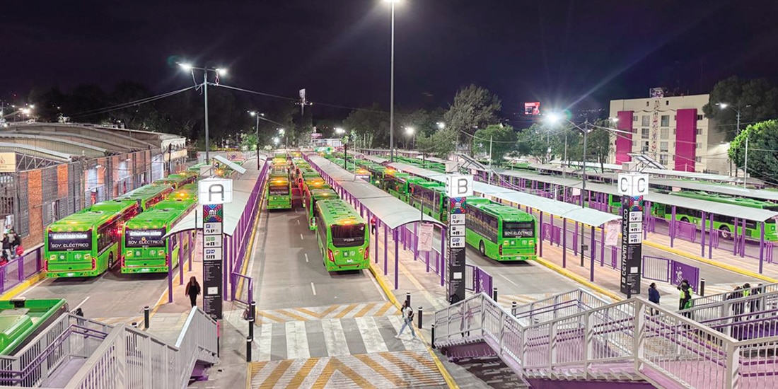 El remodelado paradero de Huipulco, la noche del partido entre México y Portugal, en el Estadio Banorte.