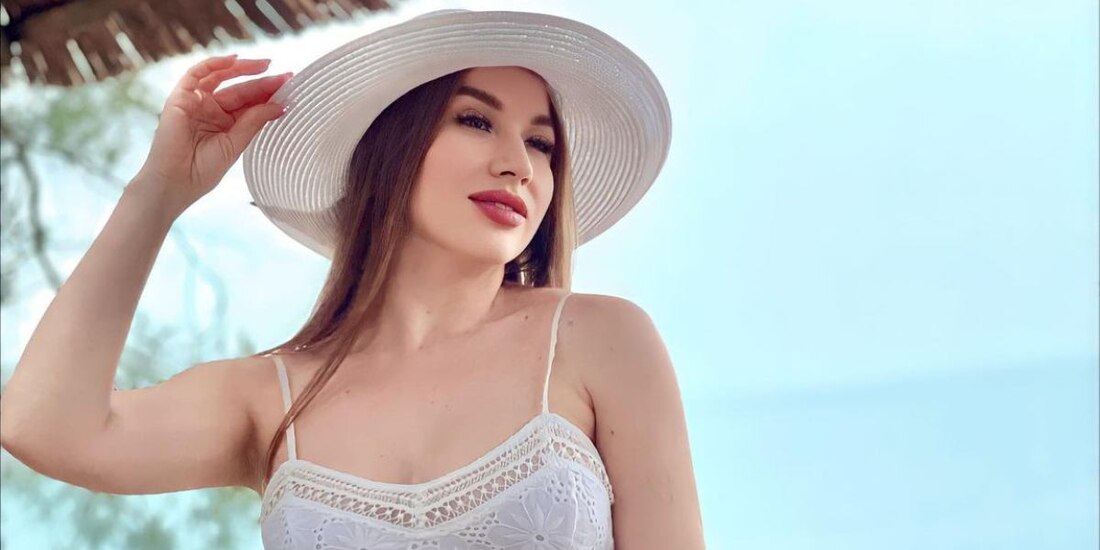 Influencer rusa muere al intentar tomarse una selfie en un acantilado.