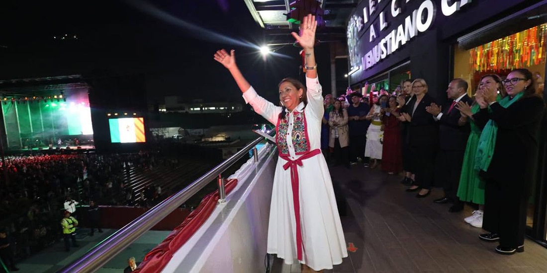 EVELYN PARRA durante el festejo del 15 de septiembre de 2025.