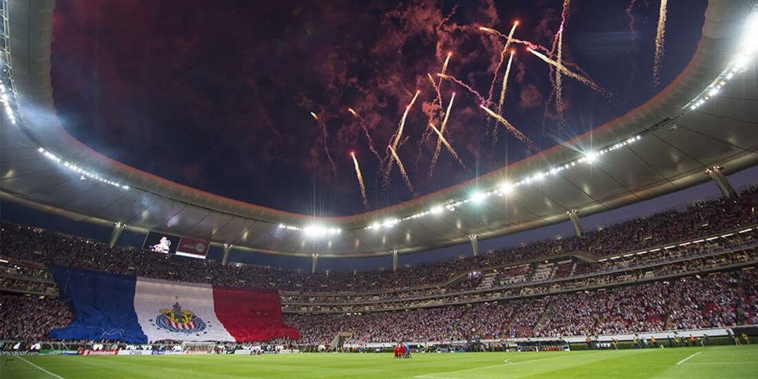 El Estadio Akron recibió aficionados para el Clásico Nacional entre Chivas y América