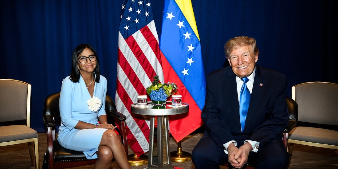 Delcy Rodríguez, presidenta encargada de Venezuela, junto al presidente de Estados Unidos, Donald Trump.
