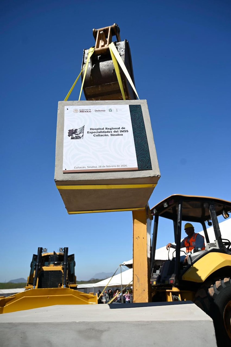 Colocación de la primera piedra del Hospital Regional de Especialidades del IMSS en Culiacán, Sinaloa.