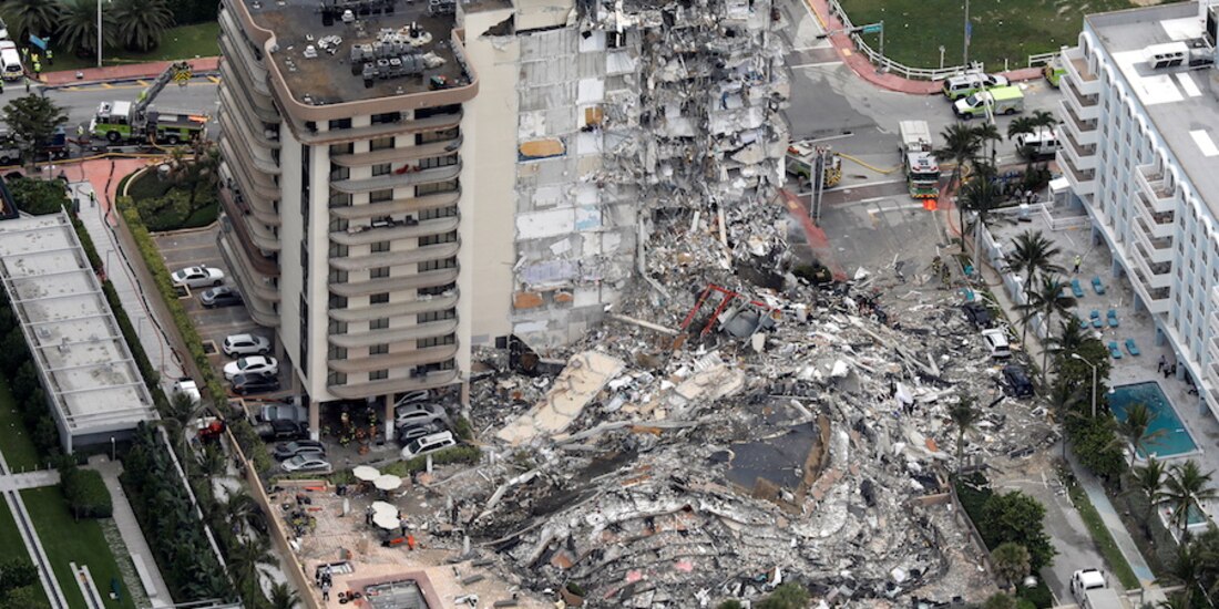 Los ahora detenidos robaron la identidad de siete víctimas del edificio colapsado en Miami.