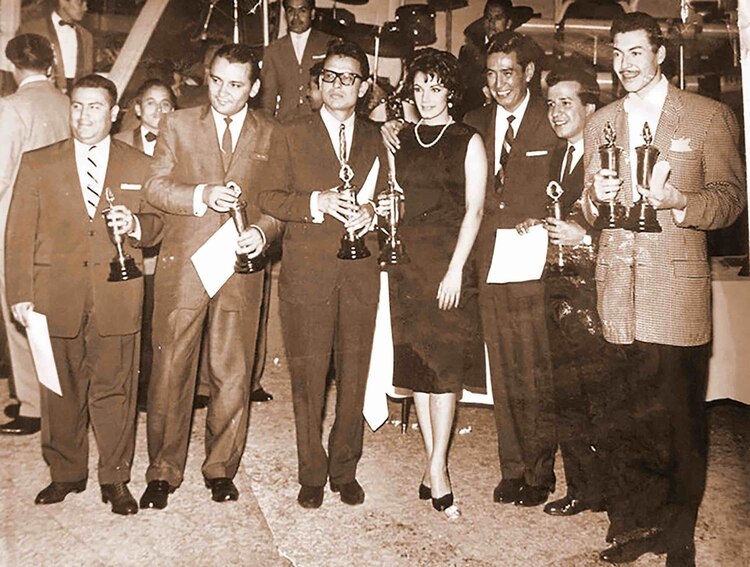 Pablo Beltrán Ruiz, Tino Contreras, José Luis Durán, Leo Carrillo y Kitty de Hoyos, entre otros.