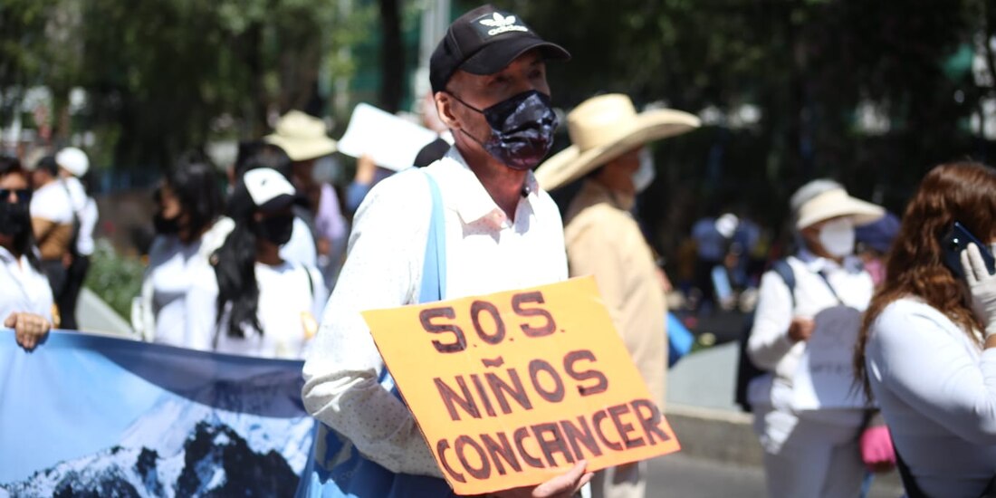 Padres de menores con cáncer presentarán amparos por cobros indebidos.