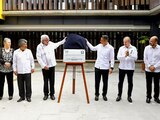 Alejandro Murat y Enrique Graue develaron la placa de la Unidad Multidisciplinaria de Investigación Científica y Humanística en Oaxaca.
