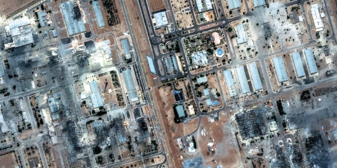 Imagen satelital de la planta nuclear de Isfahán en Irán tras los ataques estadounidenses, ayer.