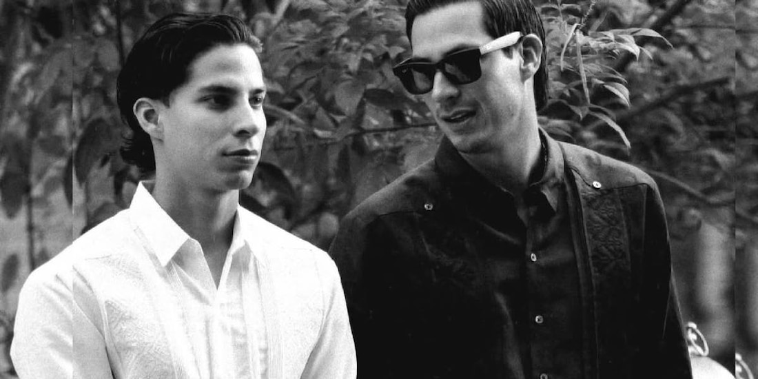 La ausencia de su hermano le causa indignación