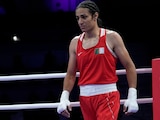 Imane Khelif, de Argelia, después de vencer a la italiana Angela Carini en su combate de peso ligero femenino de los Juegos Olímpicos París 2024