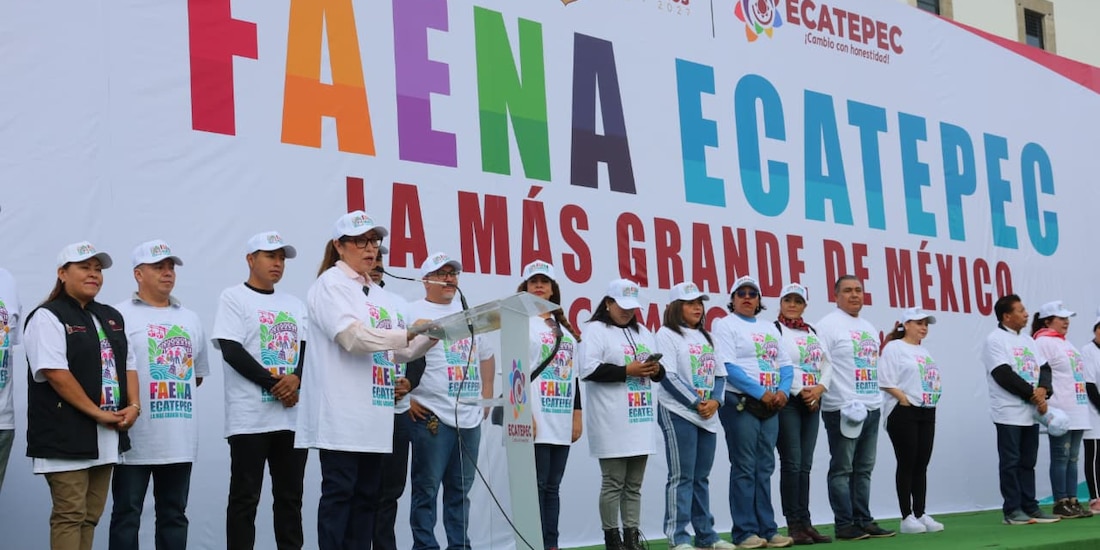 La alcaldesa Azucena Cisneros Coss encabezó el despliegue de la mega faena comunitaria desde la explanada municipal.