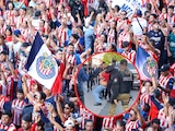 Aficionados de Chivas fueron detenidos por lanzar objetos al camión del Cruz Azul.