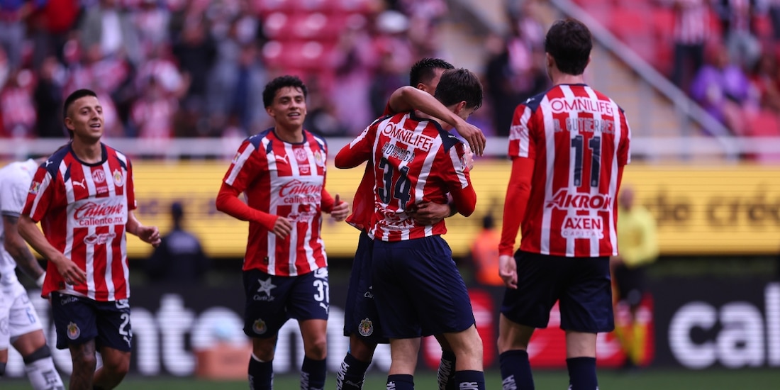 Chivas derrota al Querétaro y sigue con paso perfecto en el Clausura 2026; Resumen y goles de la Jornada 3 - La Razón de México