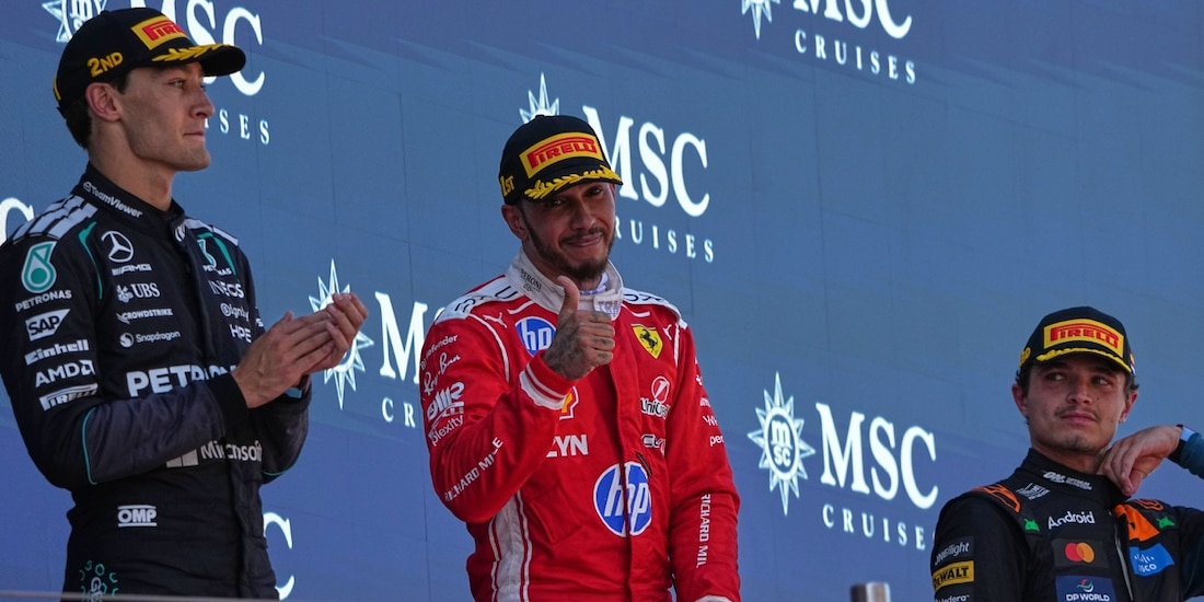Lewis Hamilton en el podio del GP de Barcelona-Cataluña de F1