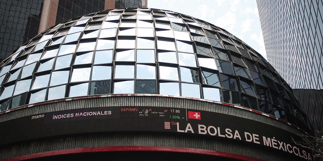 Inversionistas continúan pendientes de las negociaciones de paz en Ucrania, tras la reunión de los presidentes Trump y Zelensky, cuyo resultado impactaría en la bolsa.