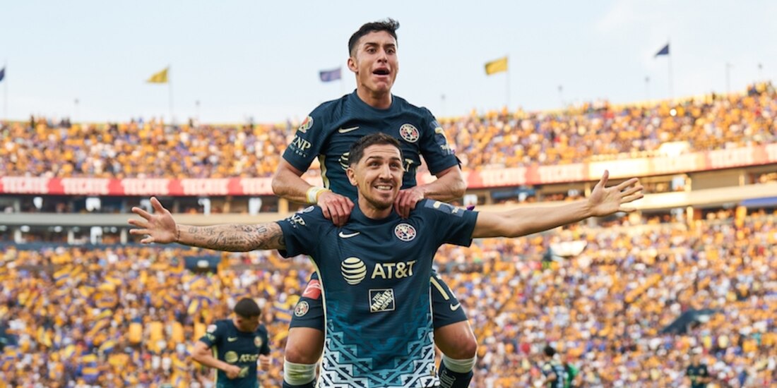Zendejas y Valdés celebran uno de los goles ante los Tigres.
