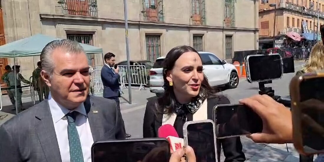 A la izquierda, el presidente del CCE, Francisco Cervantes; a la derecha, la empresaria Altagracia Gómez.