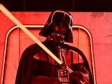 Persona disfrazada de Darth Vader posa en el Empire State Building el 21 de marzo de 2024, en Nueva York.