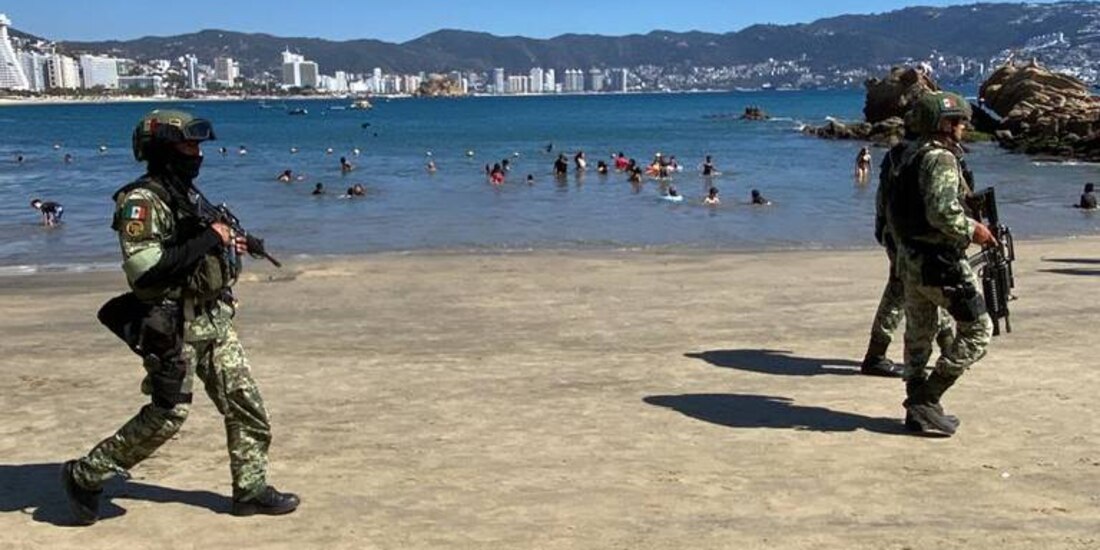 Elementos castrenses en el Puerto.