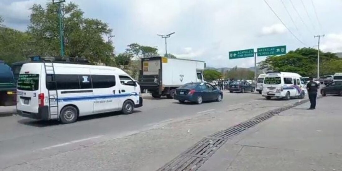 Transportistas liberaron la Autopista del Sol.