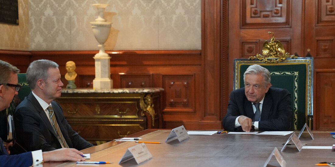 El Presidente Andrés Manuel López Obrador se reúne en Palacio Nacional con el presidente de la empresa 3M, Mike Roman, así como otros directivos de la compañía