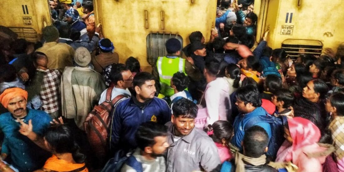 Una estampida en la estación de trenes de Hazrat Nizamuddin, en Nueva Delhi, dejó al menos 15 muertos y 15 heridos.