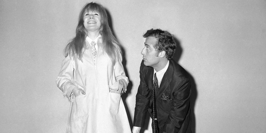 Marianne Faithfull con el diseñador Daniel Hecter, en Londres, en 1967.