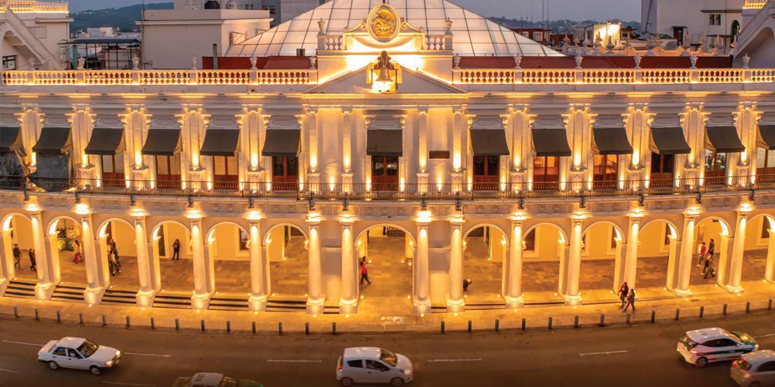ASPECTOS de la sede del Ejecutivo remodelada, con iluminación moderna, mármol en pisos y acabados de alta aplicación