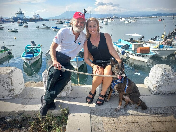 El australiano con Bibiana Belsasso, luego de ser entrevistado.