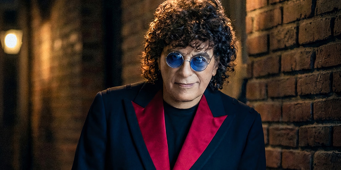 El intérprete, en una sesión de fotos.