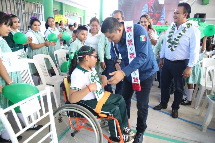 Transformación educativa: 180 planteles renovados en las cuatro regiones en dos años.