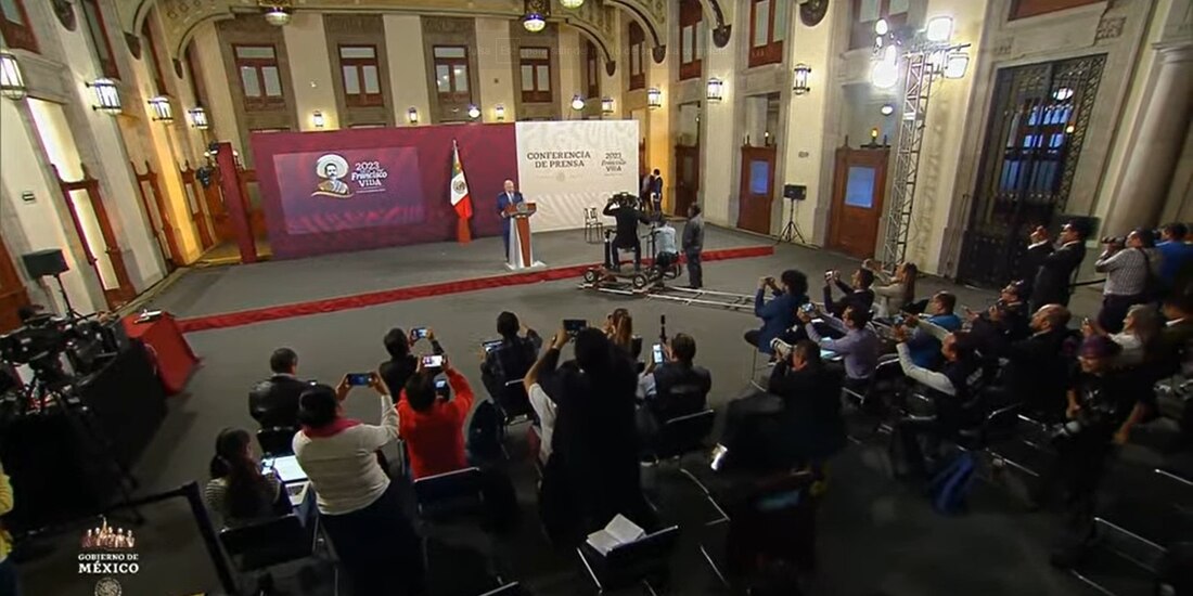 Reaparece AMLO tras contagio por COVID-19.