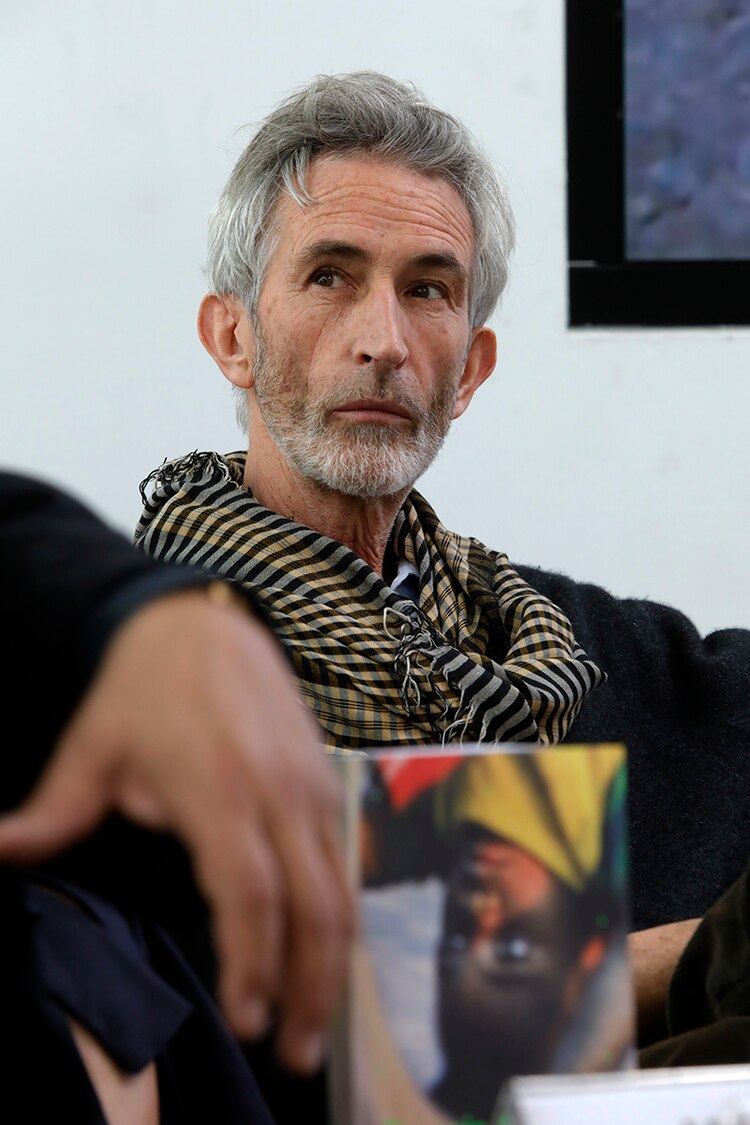 El artista, en la conferencia de prensa.