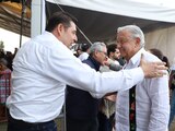 Alejandro Armenta y AMLO, en imagen de archivo.