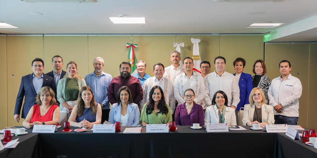 Joaquín Díaz Mena destaca la disciplina presupuestal de Yucatán ante ejecutivos de finanzas de todo el país.