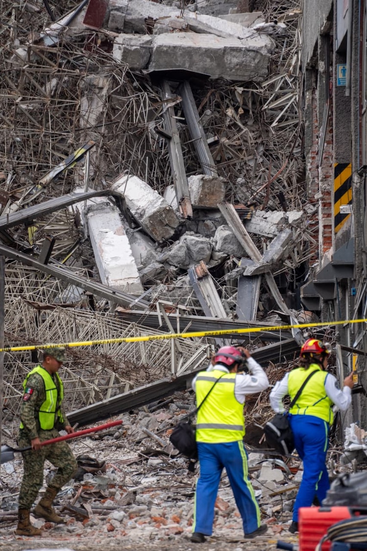Colapso parcial de un edificio ubicado sobre la calzada San Antonio Abad, alcaldía Cuauhtémoc de la Ciudad de México, el 9 de marzo de 2026.